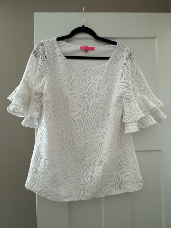 Lilly Pulitzer Tops - LILLY PULITZER LACE FLUTTER SLEEVE TOP L